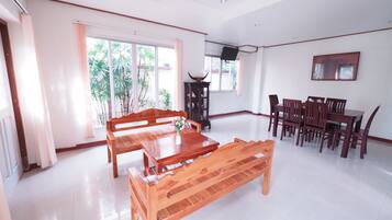 3-Bedroom Villa | Living area