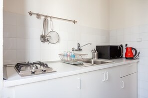 Family Apartment, 2 Bedrooms | Private kitchen | Full-size fridge, microwave, stovetop, coffee/tea maker - Ha -Yarden Seaside Apartment (Tel Aviv)