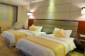 豪华双床房(主楼) | 迷你吧、遮光窗帘、免费 WiFi