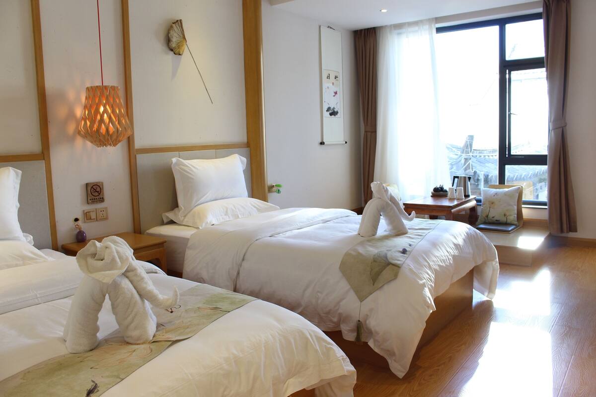 Comfort Twin Room, Hot Tub | In-room safe, desk, blackout drapes, iron/ironing board