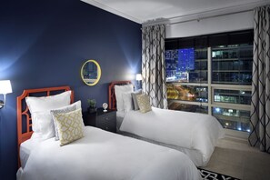 3 chambres, coffres-forts dans les chambres, décoration personnalisée