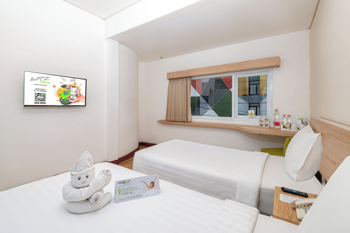 Habitación superior con 2 camas individuales | Escritorio, wifi gratis, ropa de cama