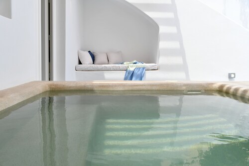 Thiro Villas Santorini