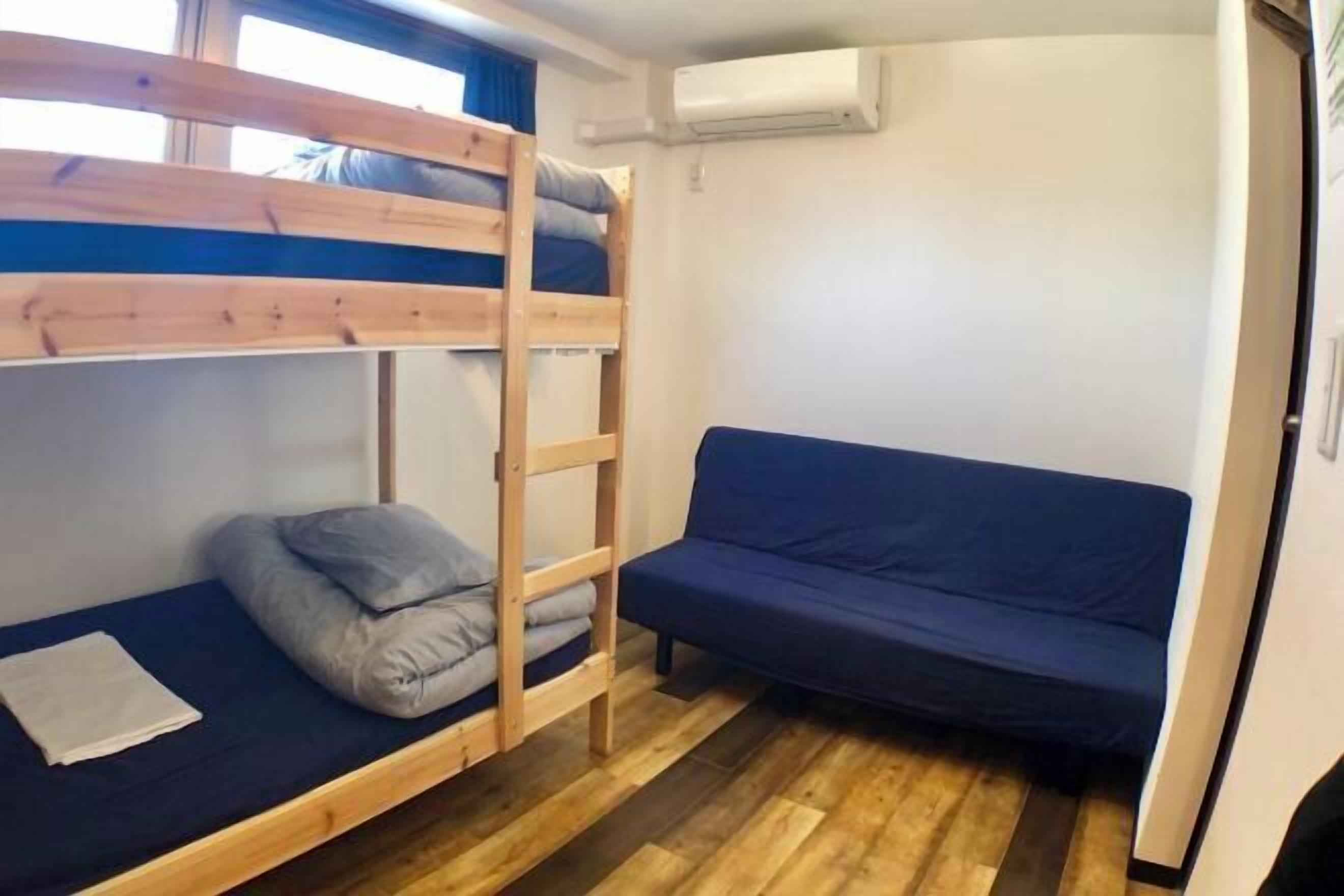 Blackout drapes, free WiFi, bed sheets