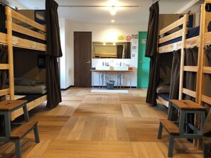 ผ้าม่านกันแสง, Wi-Fi ฟรี, ผ้าปูที่นอน