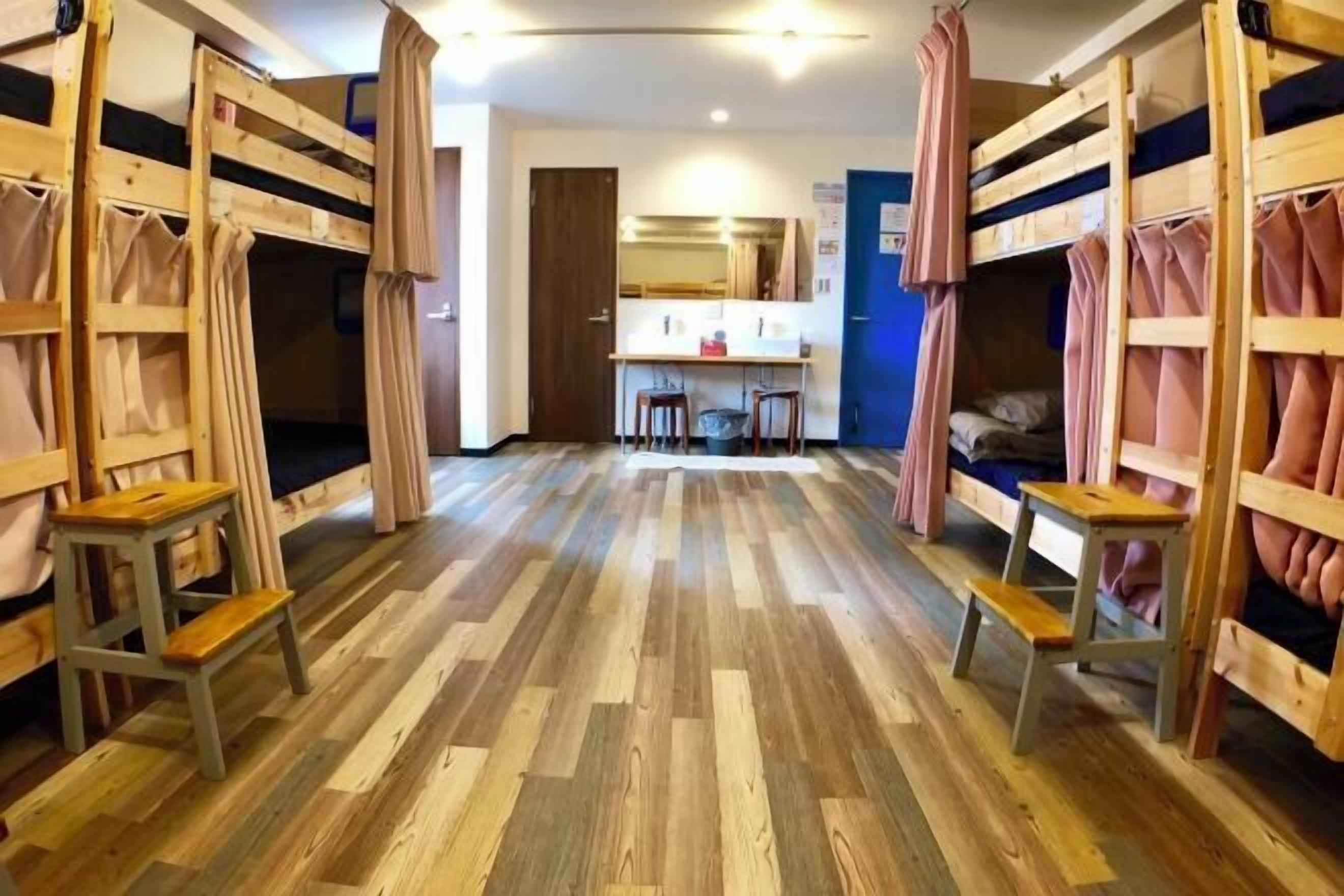 Blackout drapes, free WiFi, bed sheets