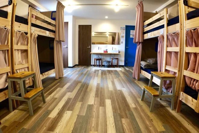 Blackout drapes, free WiFi, bed sheets