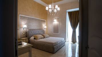 Deluxe Double Room, Balcony (Camera 7, 9 ) | Minibar, soundproofing, cots/infant beds, free WiFi