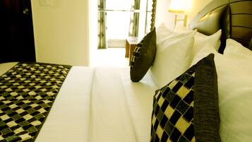 Deluxe Room with Airport pickup | Down comforters, pillowtop beds, desk, soundproofing