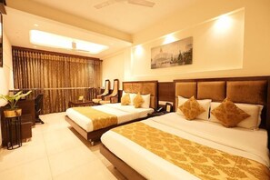 Chăn bông, nệm có lớp đệm bông, bàn, phòng cách âm 