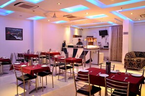 Petit déjeuner buffet (500 INR par personne)