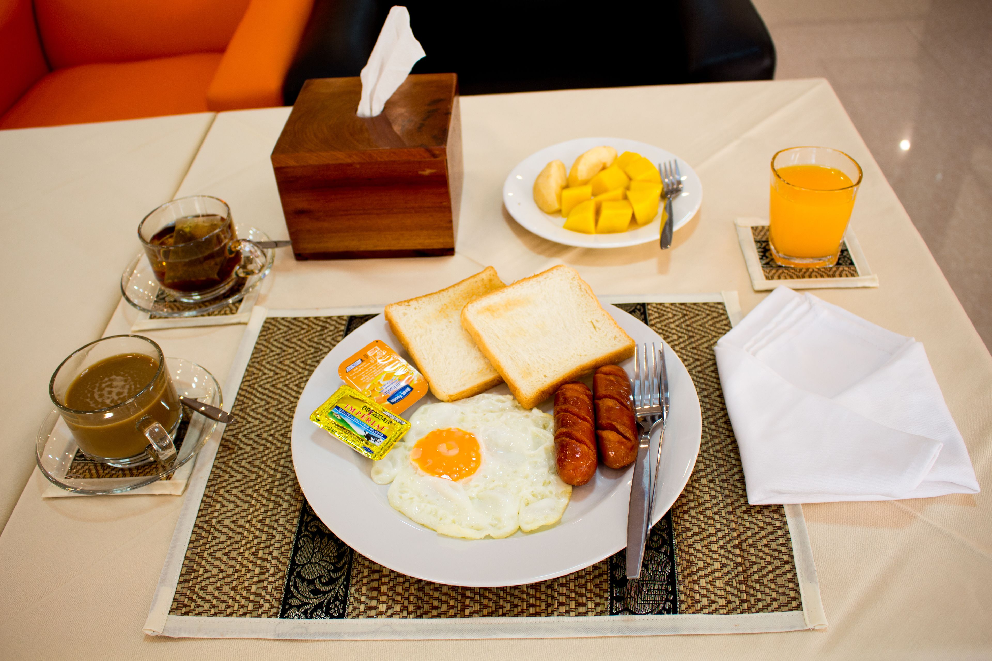 free buffet breakfast