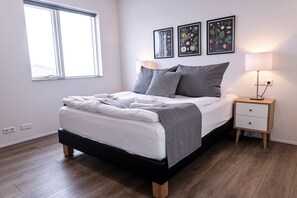 Luxe beddengoed, verduisterende gordijnen, gratis wifi, beddengoed