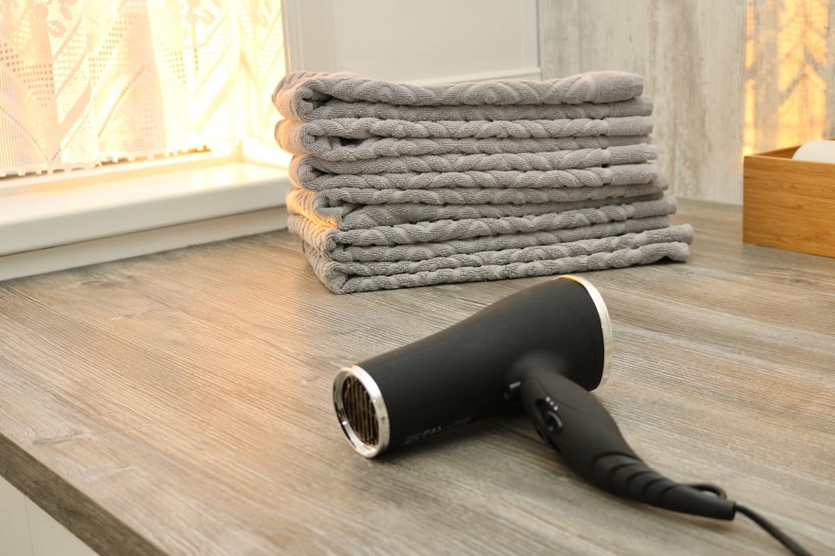 淋浴设施、大花洒淋浴喷头、加热地板(浴室)、毛巾