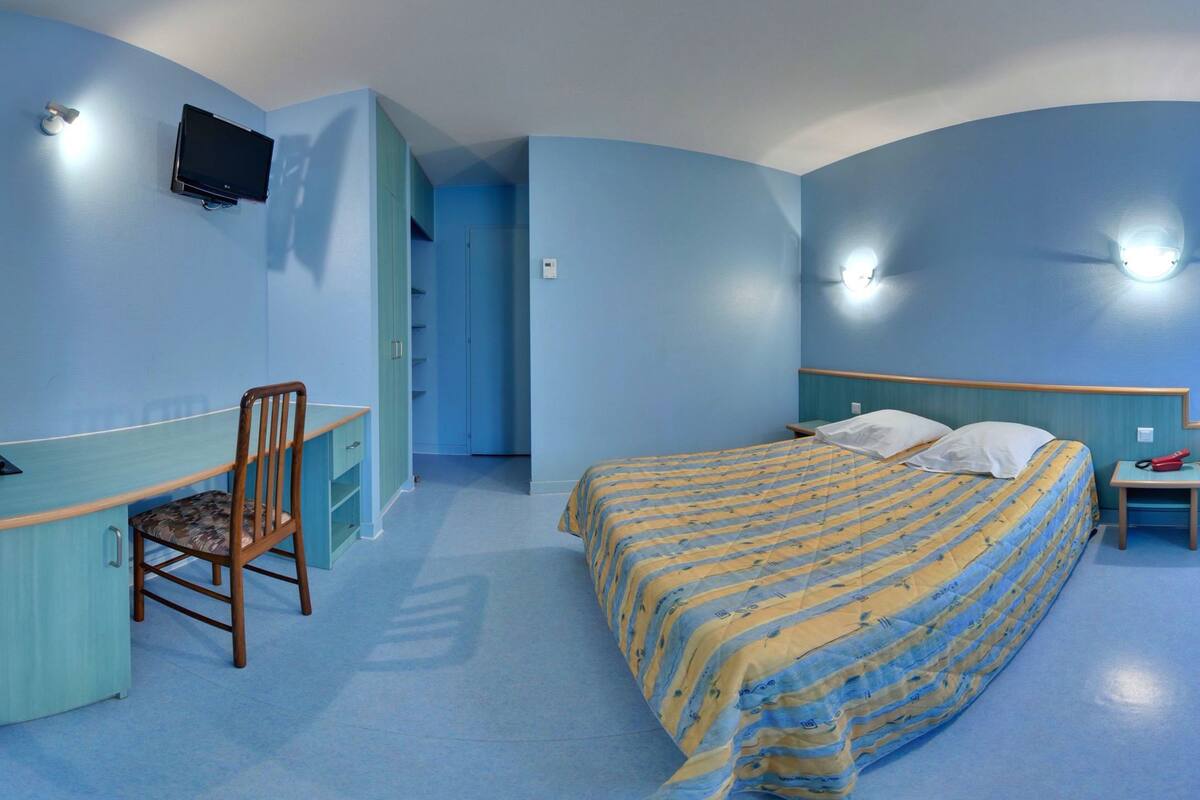 Doppelzimmer | Badezimmer | Kostenlose Toilettenartikel, Haartrockner, Handtücher