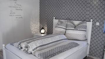 Comfort Apartment, 3 Bedrooms | 3 bedrooms, in-room safe, iron/ironing board, free WiFi