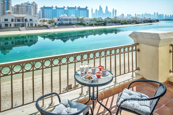 Luxury Villa, Multiple Bedrooms, Beach View | Balcony - Dream Inn Dubai - Palm Villa Frond O (Dubai)