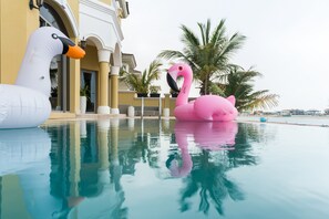 Outdoor pool - Dream Inn Dubai - Palm Villa Frond O (Dubai)