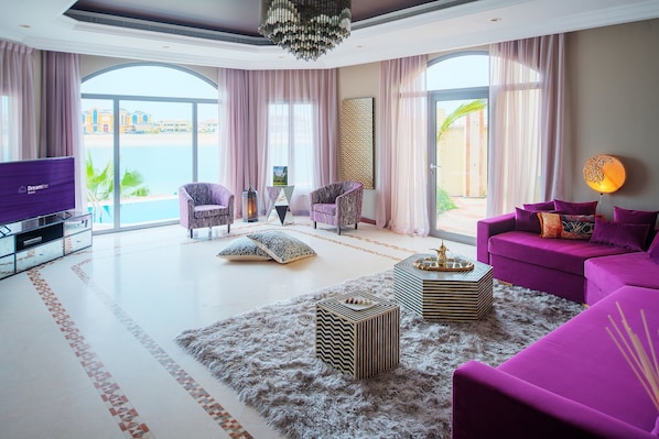 Royal Villa, 6 Bedrooms, Beach View, Beachside | Living area
