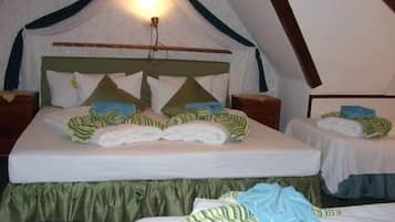 Triple Room, River View | Desk, soundproofing, free WiFi, bed sheets