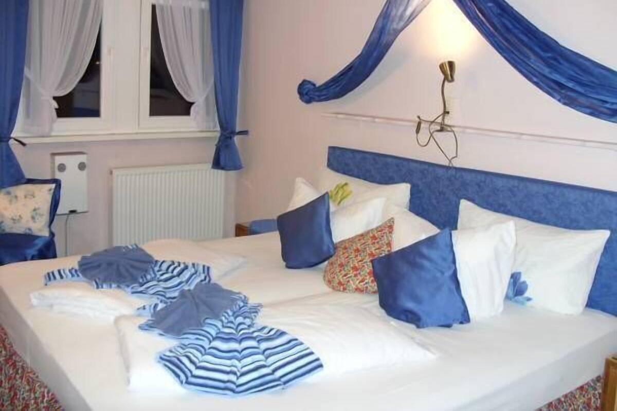 Double Room, River View | Desk, soundproofing, WiFi (free), bed sheets