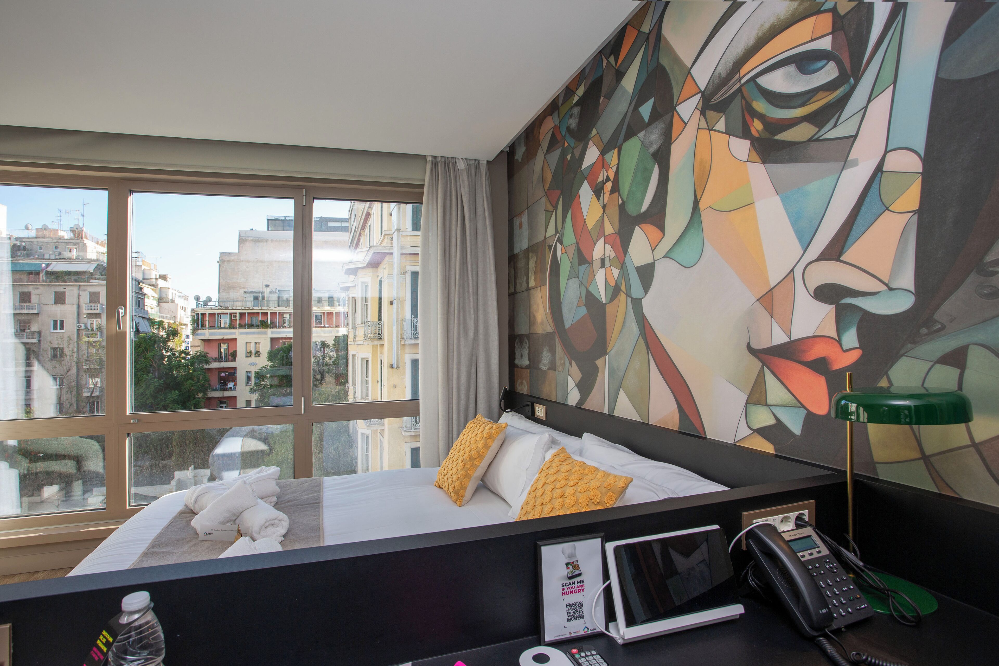 高級客房, 城市景 (Large King Room) | 高級寢具、迷你吧、房內夾萬、書桌