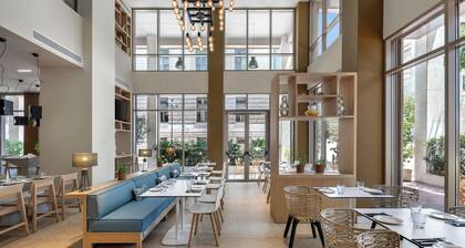 Casual Kubic Athens Hotel