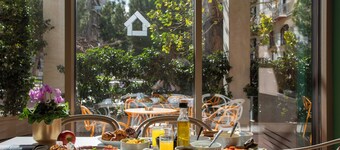 Casual Kubic Athens Hotel