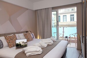 Family Δωμάτιο, Μπαλκόνι, Θέα στην Πόλη | Κλινοσκεπάσματα υψηλής ποιότητας, μίνι μπαρ, χρηματοκιβώτιο στο δωμάτιο 