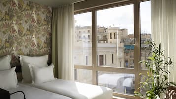 Phòng Superior, quang cảnh thành phố (Large King Room) | Bộ đồ giường cao cấp, minibar, két bảo mật tại phòng, bàn