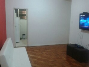 Quarto casal standard | Área de estar | TV LCD