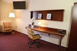 อพาร์ทเมนท์ | มุมทำงานในห้องพัก