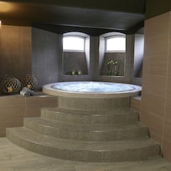 Couples treatment room(s), sauna, hot tub, steam room