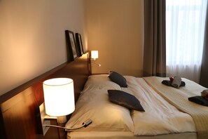 Minibar, escritorio, wifi gratis y ropa de cama 