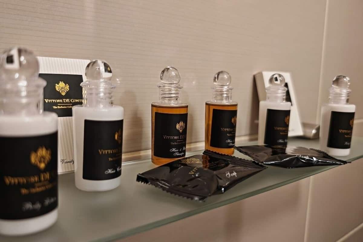 superior room (superior) | bathroom | free toiletries, hair dryer, towels