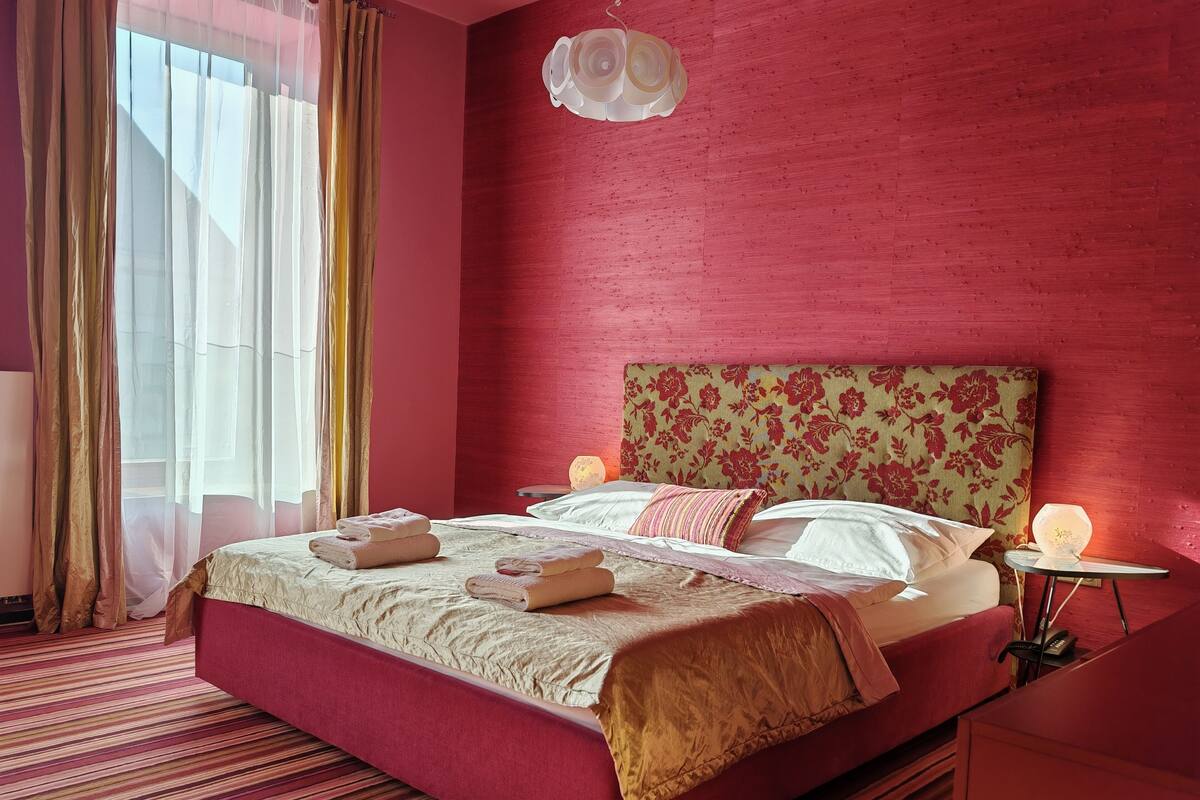 Double or Twin Room | Frette Italian sheets, premium bedding, Select Comfort beds, minibar