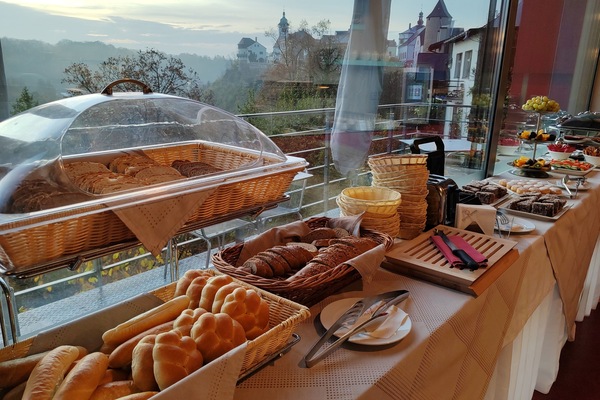 Sudah termasuk sarapan prasmanan setiap hari