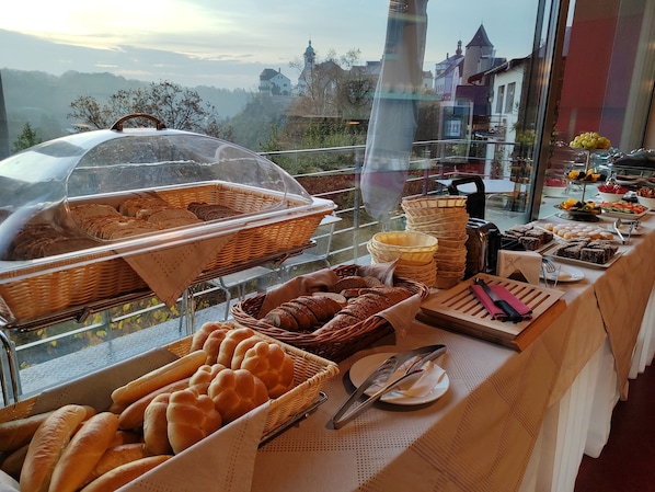 Tägliches inbegriffenes Frühstücksbuffet