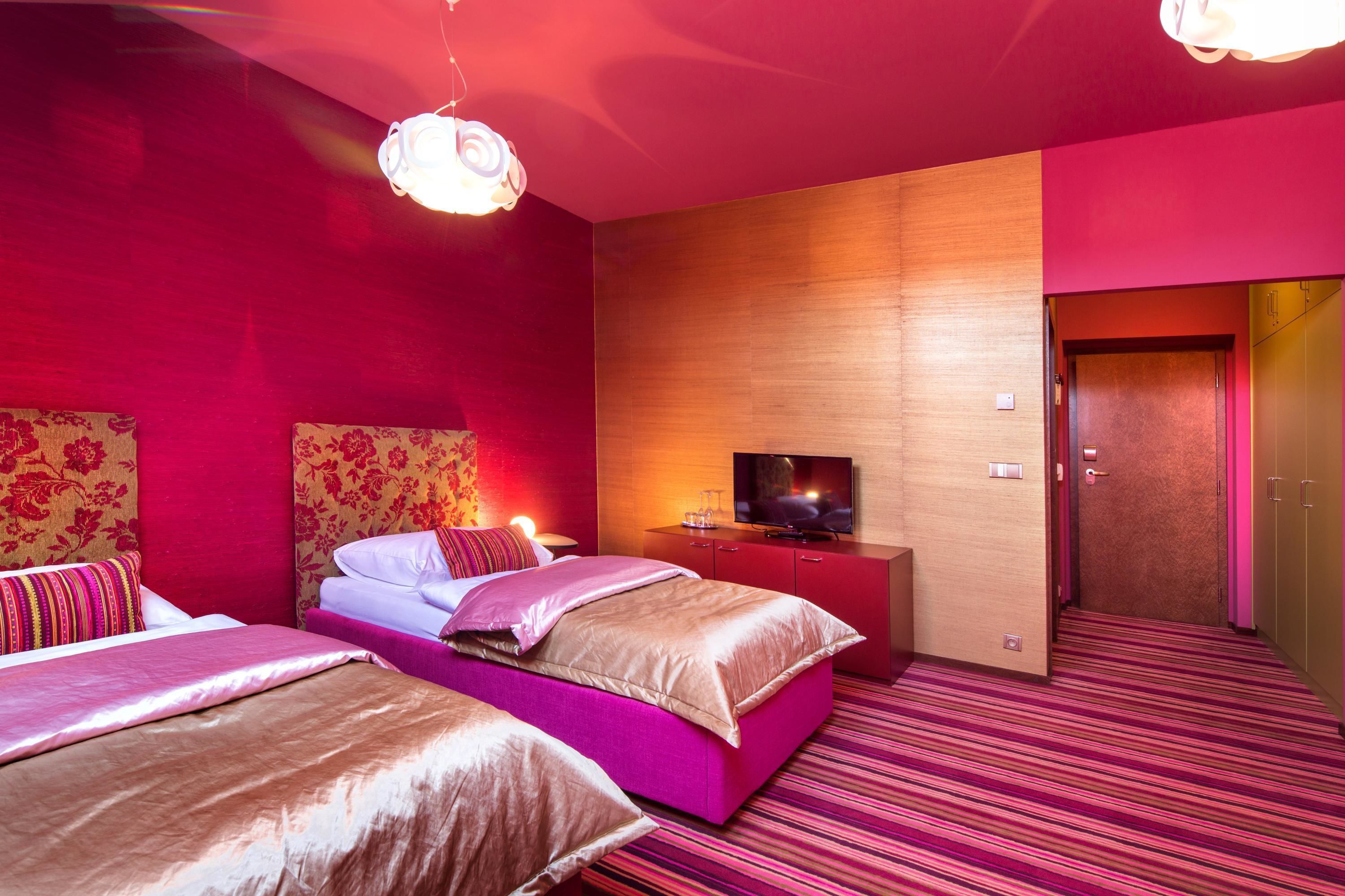 1 bedroom, frette italian sheets, premium bedding, select comfort beds