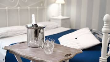 Doppia Deluxe | Biancheria da letto di alta qualità, copriletto in piuma, minibar