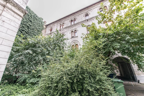 happy home Budapest JOY