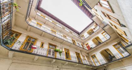 happy home Budapest JOY