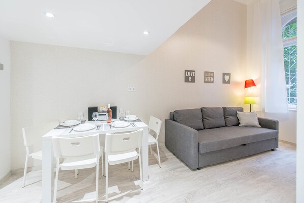 Design Apartment WHITE  | In-room dining