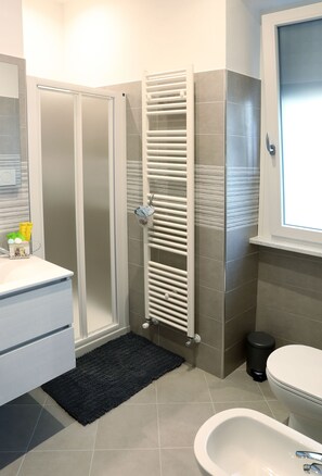 Quadruple Room, Private Bathroom (External) | Bathroom | Free toiletries, hair dryer, slippers, bidet