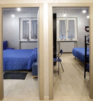 Quarto triplo, suíte | Escrivaninha, ferros/tábuas de passar roupa, Wi-Fi de cortesia