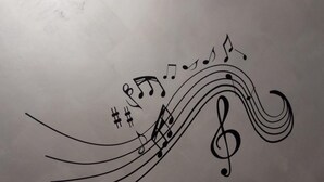 A simple line drawing of a musical staff with notes and a treble clef. - B&B SanRock (Cuneo)
