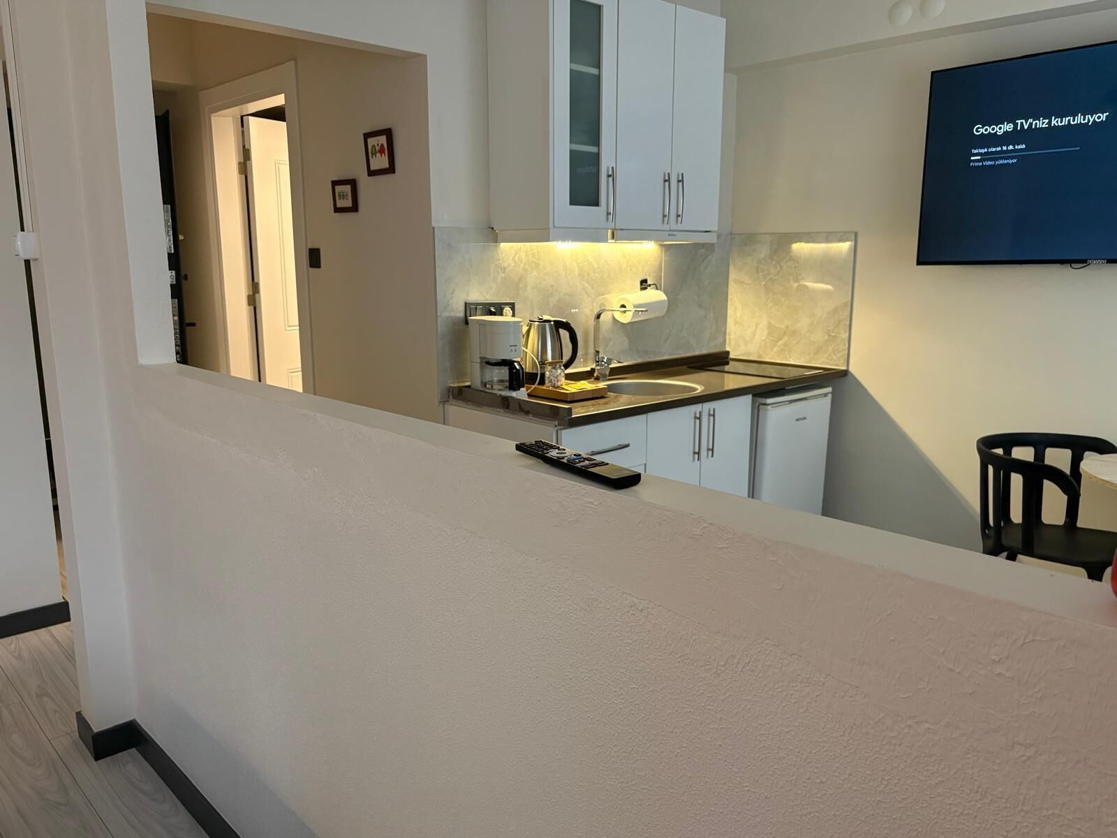 Apartemen Basic, 1 Tempat Tidur Double, Bebas Asap Rokok | Area keluarga | Smart TV 50-inci dengan saluran TV digital dan perapian