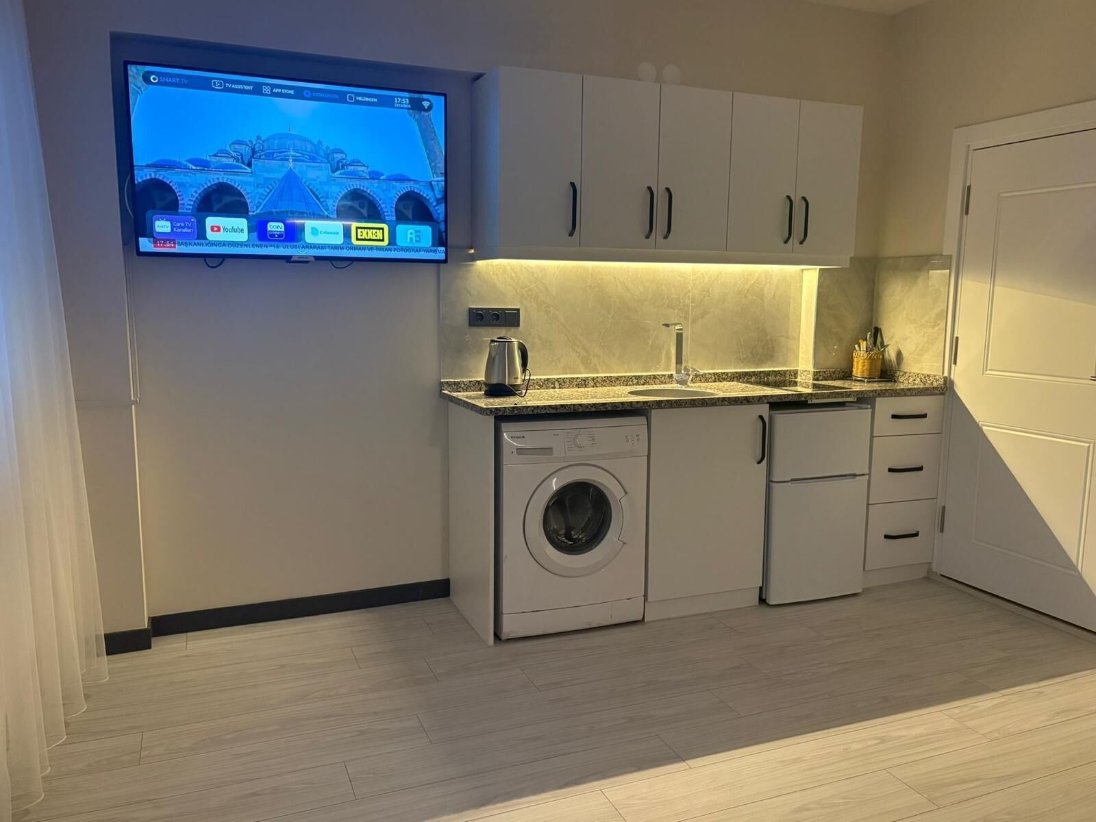 Estudio, 1 cama de matrimonio, no fumadores | Cocina privada | Frigorífico, microondas, placa de cocina y cafetera o tetera