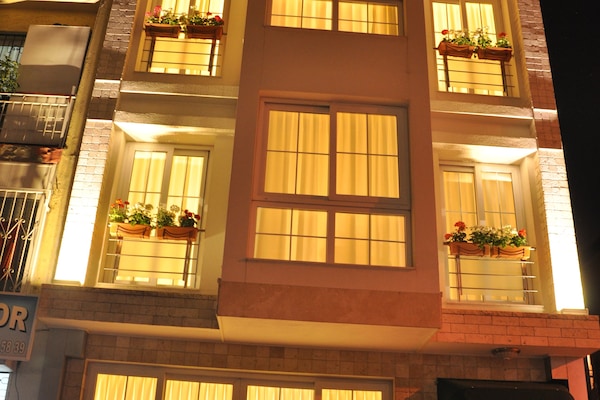 Fassade der Unterkunft â Abend/Nacht