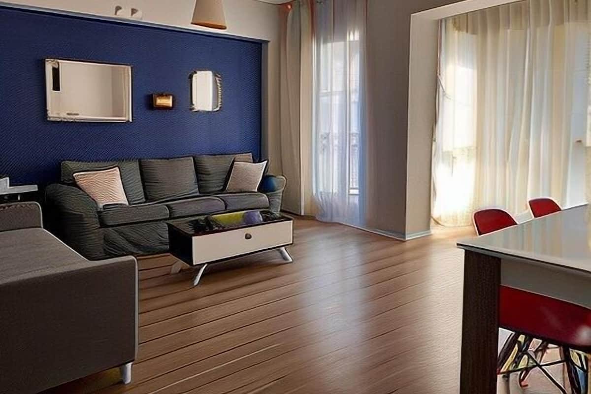 Living area | Flat-screen TV